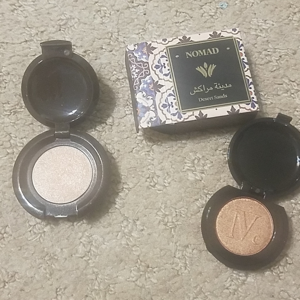 Eyeshadow and highlighter